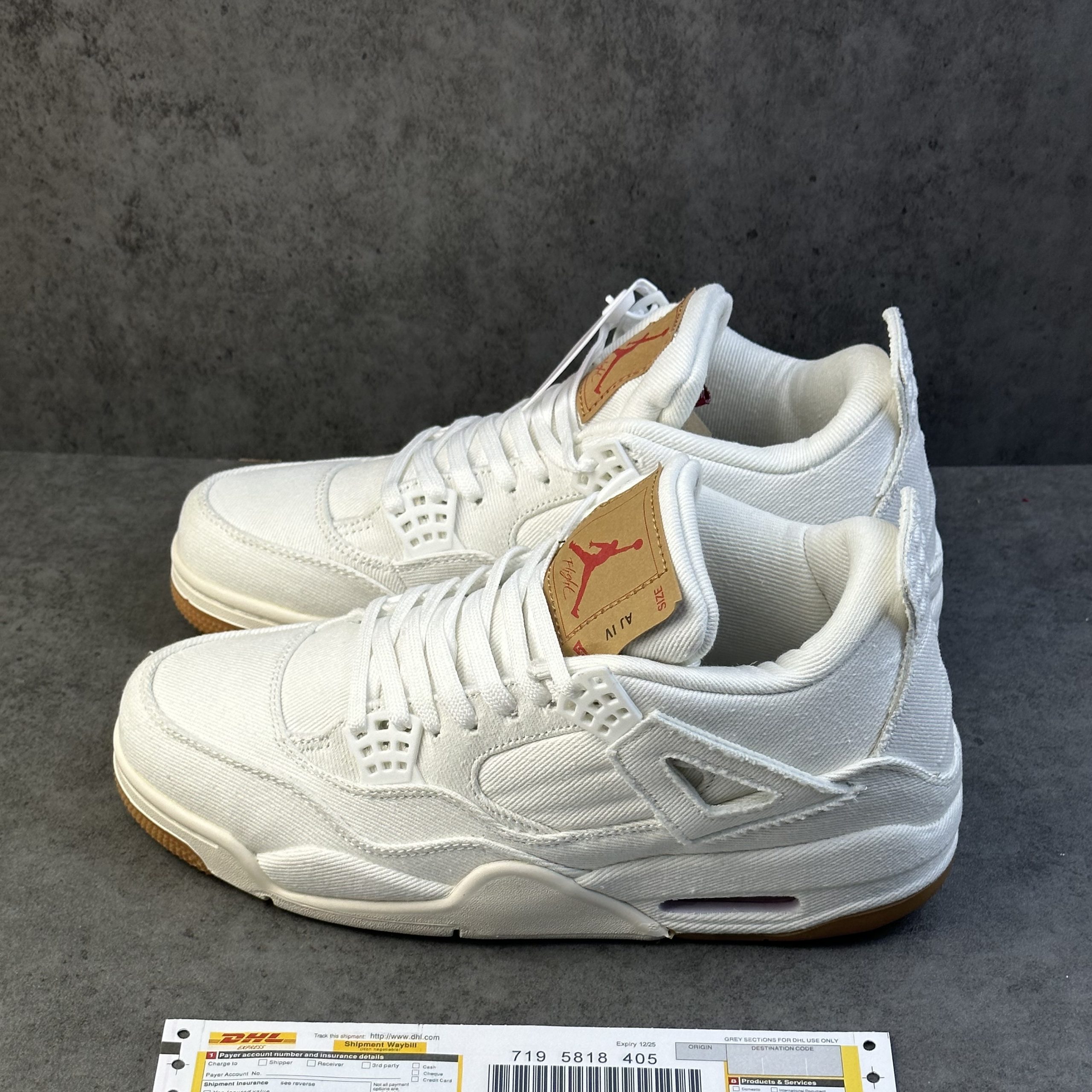 Jordan 4 Retro Levi’s White (Levi’s Tag)