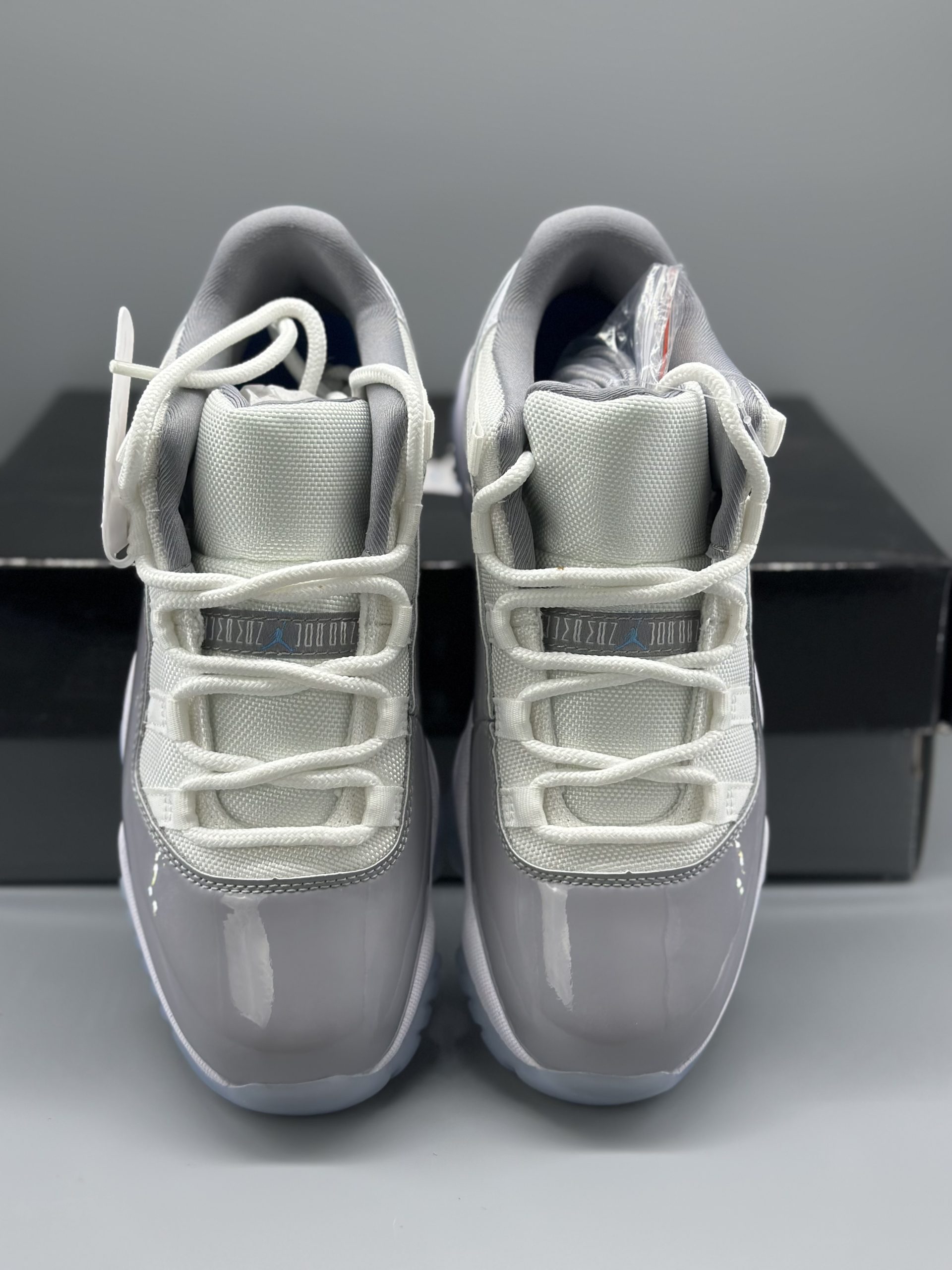 Jordan 11 Retro Low Cement Grey