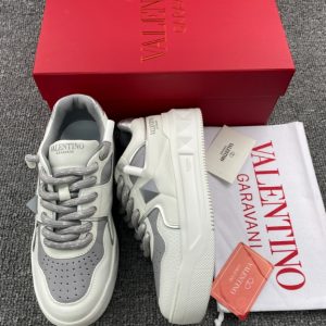 VAENT*NO ONE GARAVANI White One Stud Low-Top Sneakers