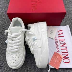VAENT*NO GARAVANI White One Stud Sneakers