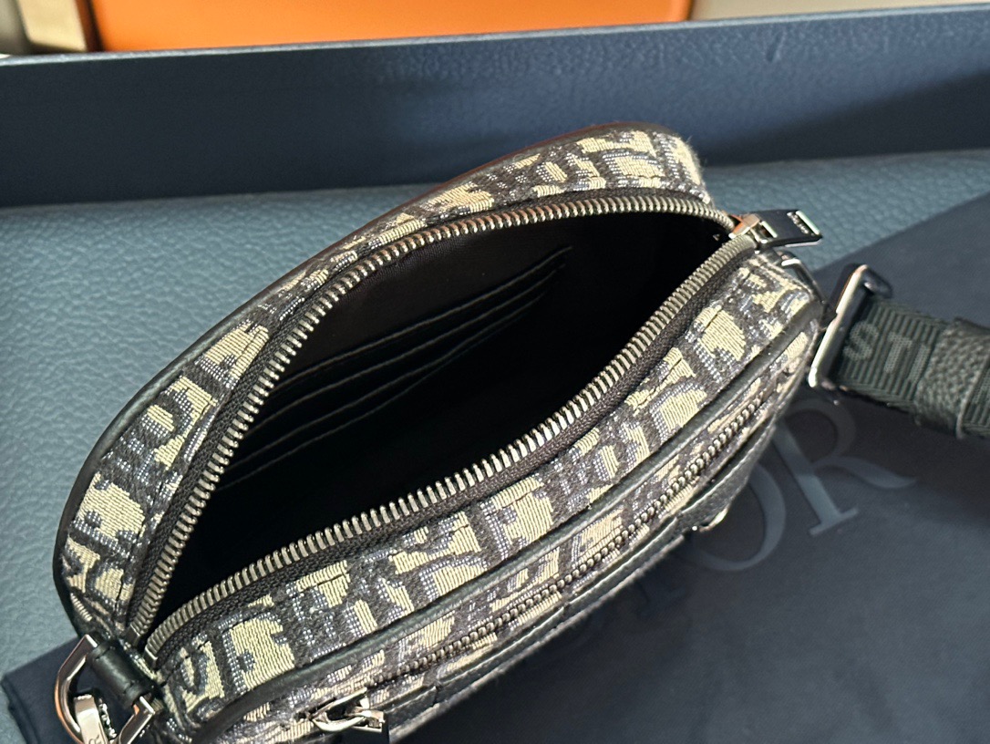 D*or Safari Messenger Bag Oblique Jacquard Beige/Black