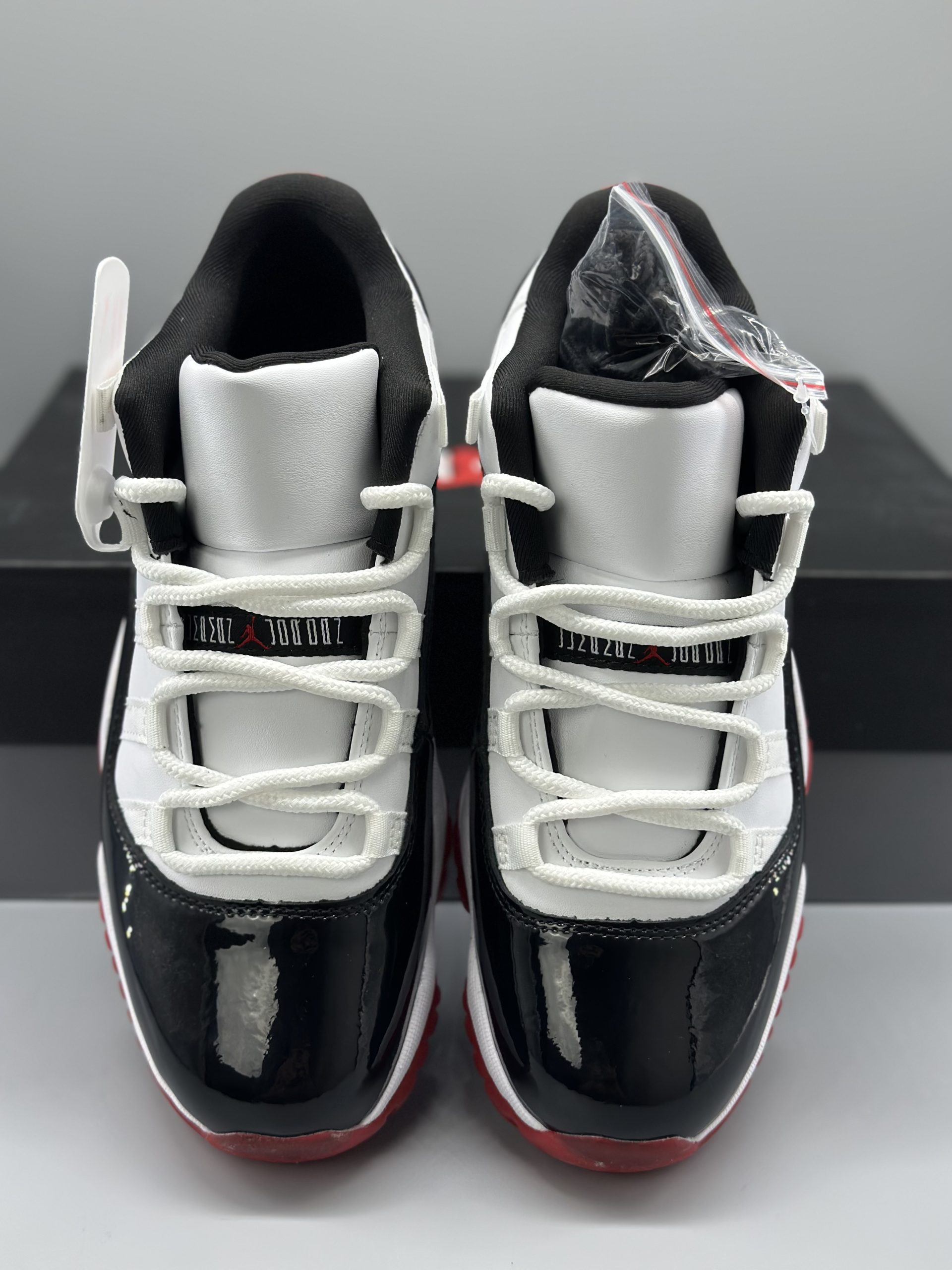 Jordan 11 Retro Low Concord Bred