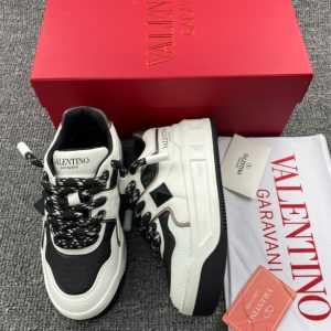 VAENT*NO GARAVANI Black & White One Stud Sneakers
