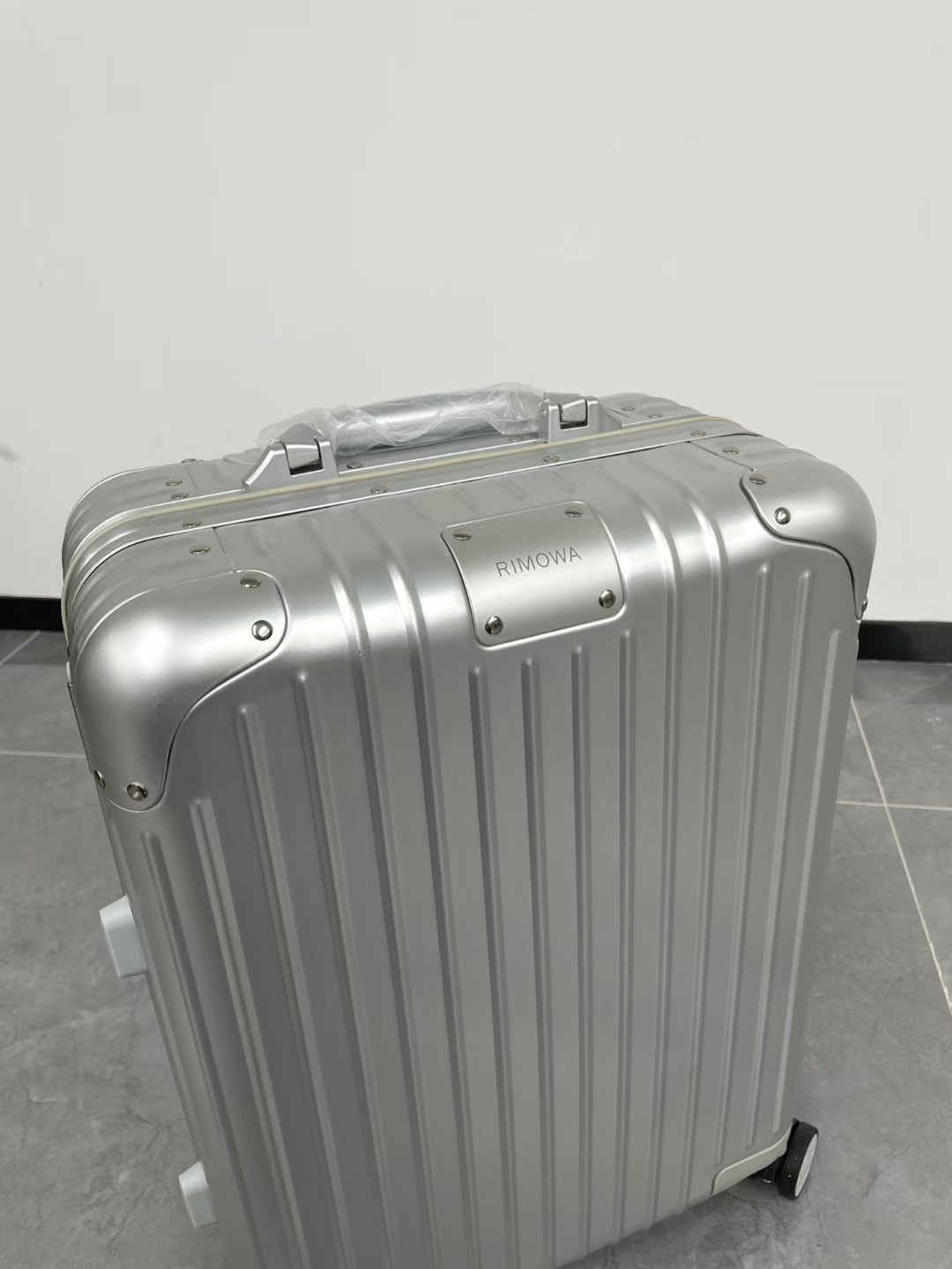 Rimowa Original Twist Travel Case Sliver Size 20