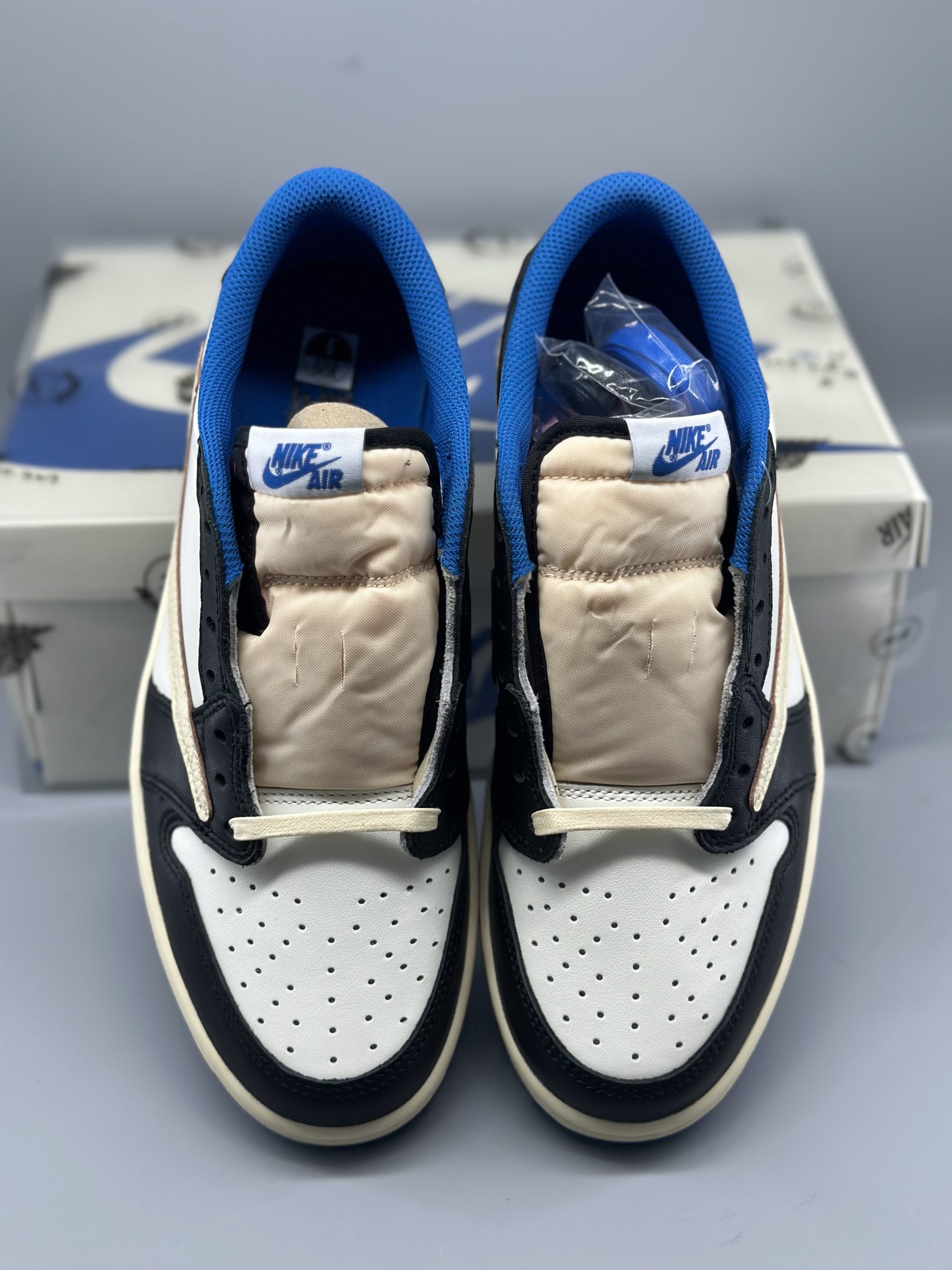 Jordan 1 Retro Low OG SP Fragment x Travis Scott