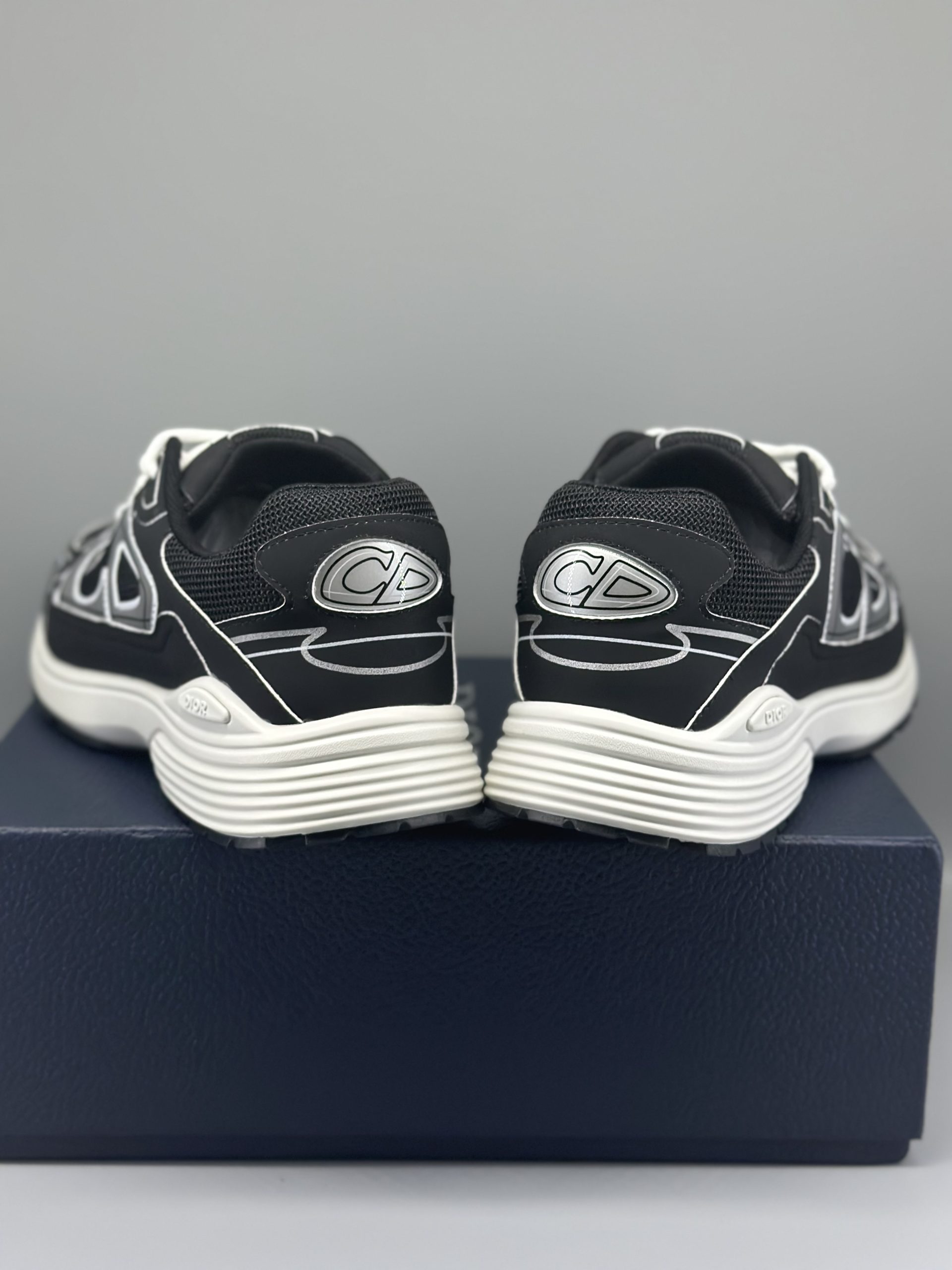 D*or B30 White Black