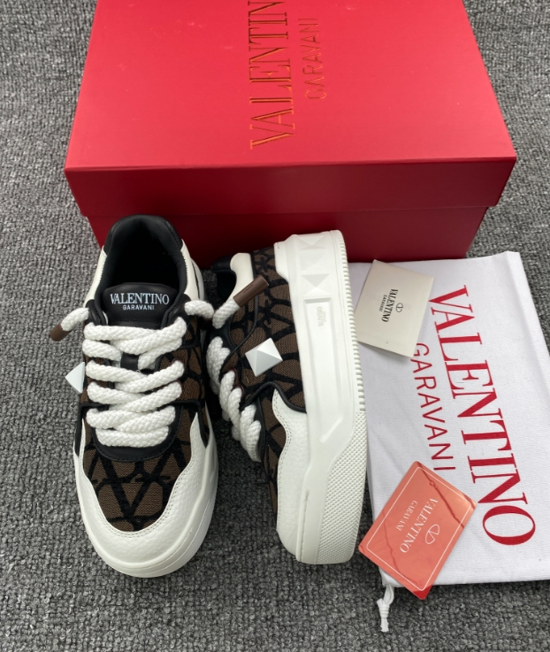 VAENT*NO ONE STUD XL LOW-TOP SNEAKER IN NAPPA LEATHER AND TOILE ICONOGRAPHE FABRIC