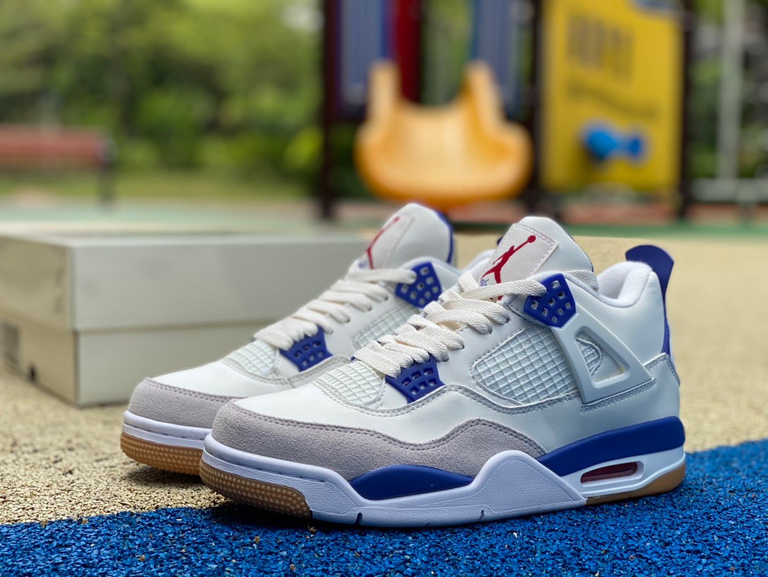 Air Jordan 4 Sapphire