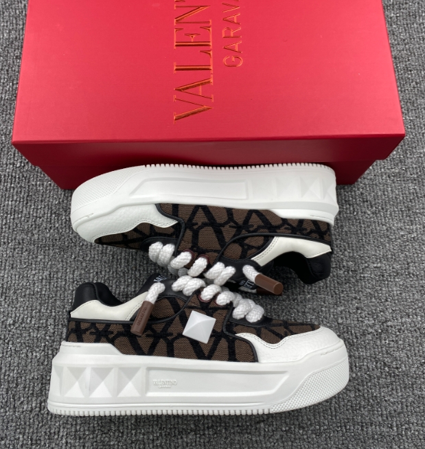 VAENT*NO ONE STUD XL LOW-TOP SNEAKER IN NAPPA LEATHER AND TOILE ICONOGRAPHE FABRIC