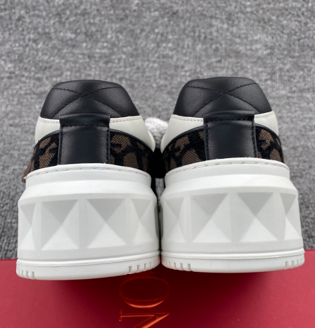 VAENT*NO ONE STUD XL LOW-TOP SNEAKER IN NAPPA LEATHER AND TOILE ICONOGRAPHE FABRIC