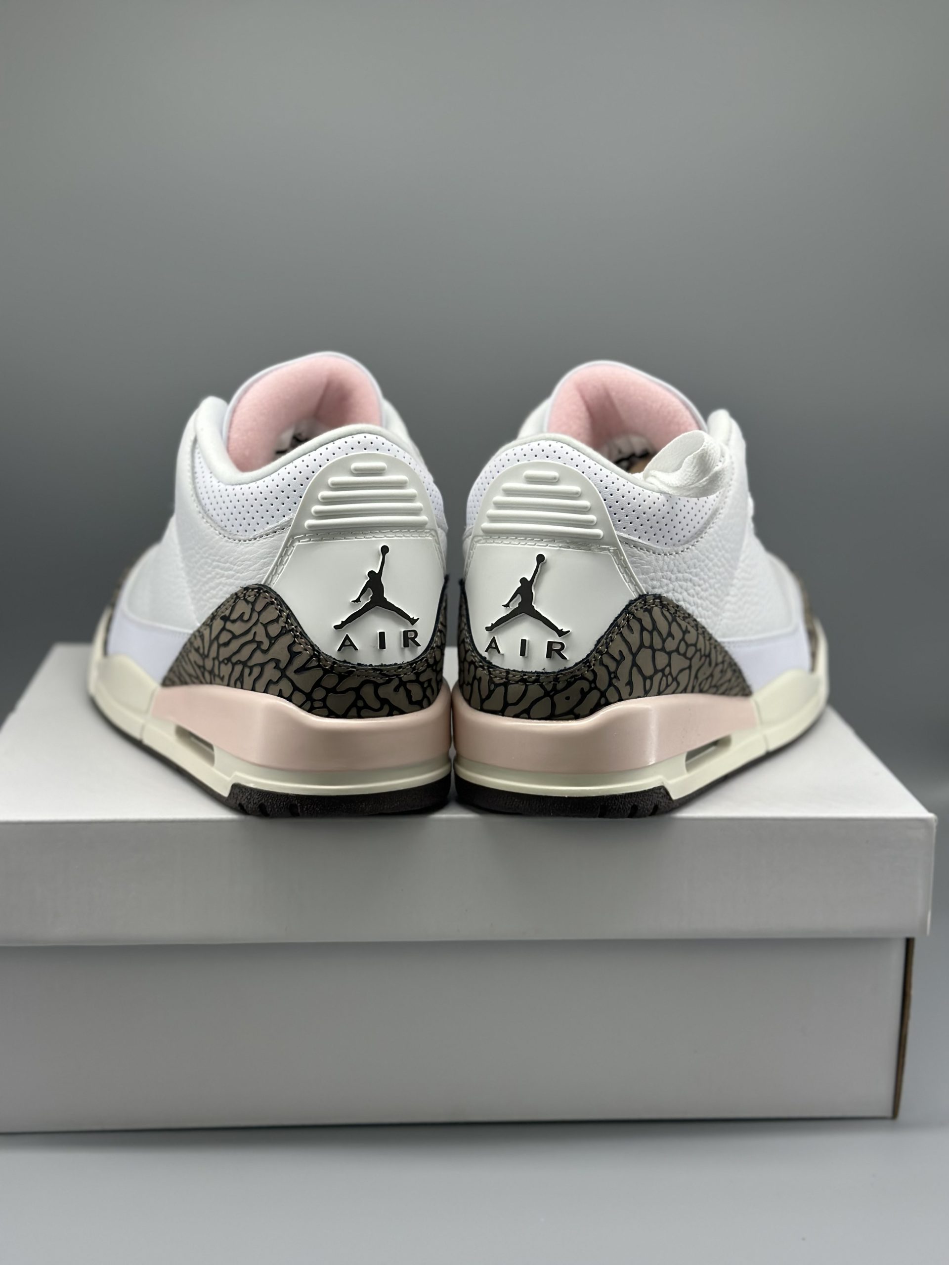 Jordan 3 Retro Neapolitan Dark Mocha