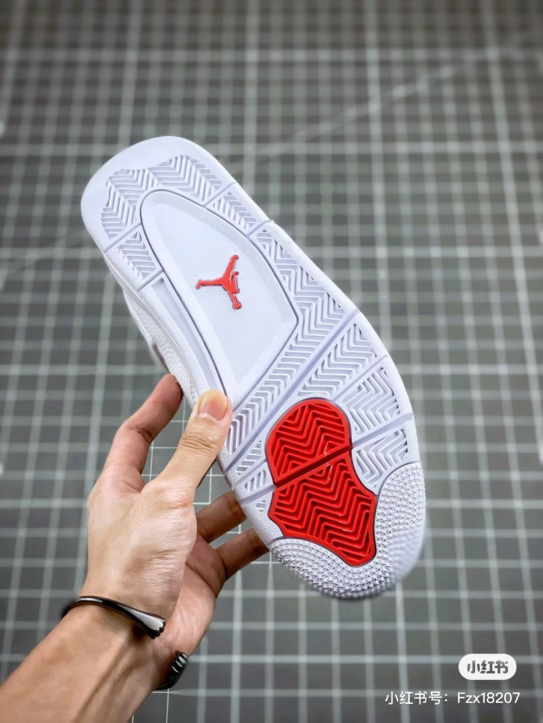 Jordan 4 Metallic Red