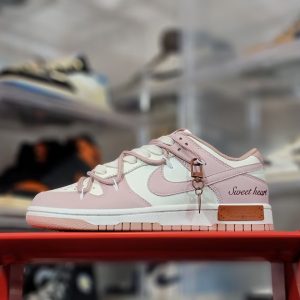 Nike Dunk Low ESS Vintage Sweetheart