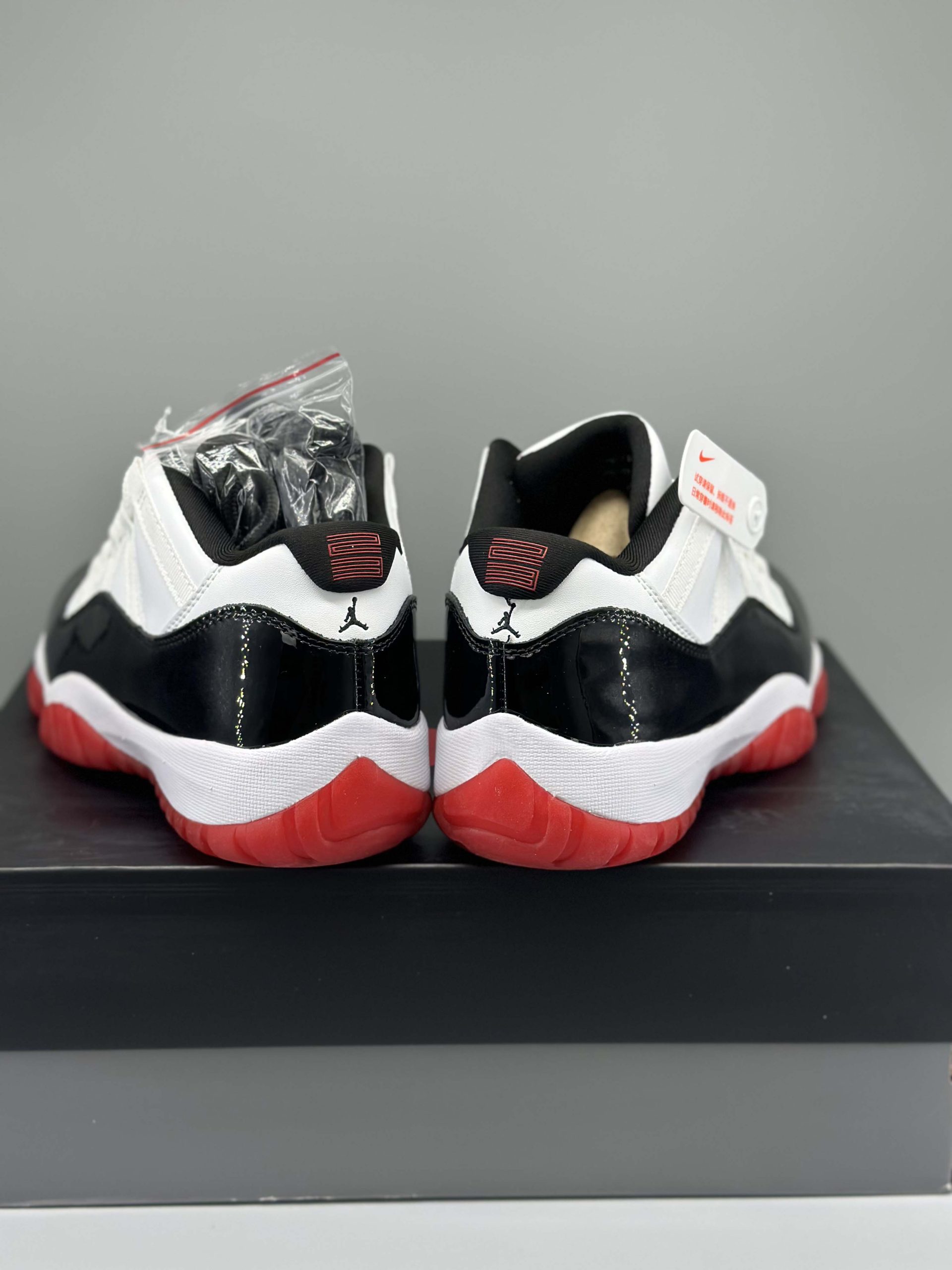 Jordan 11 Retro Low Concord Bred