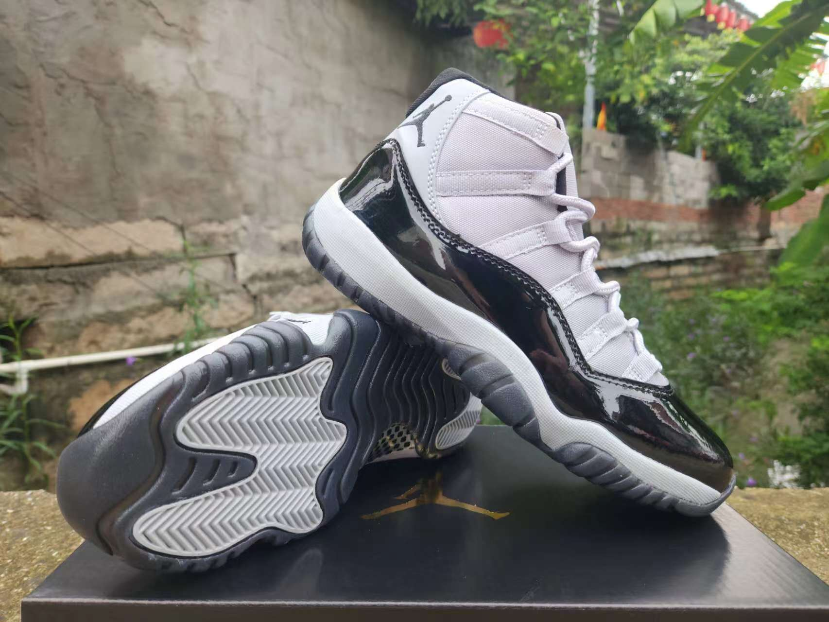 Jordan 11 Retro High Black Grey