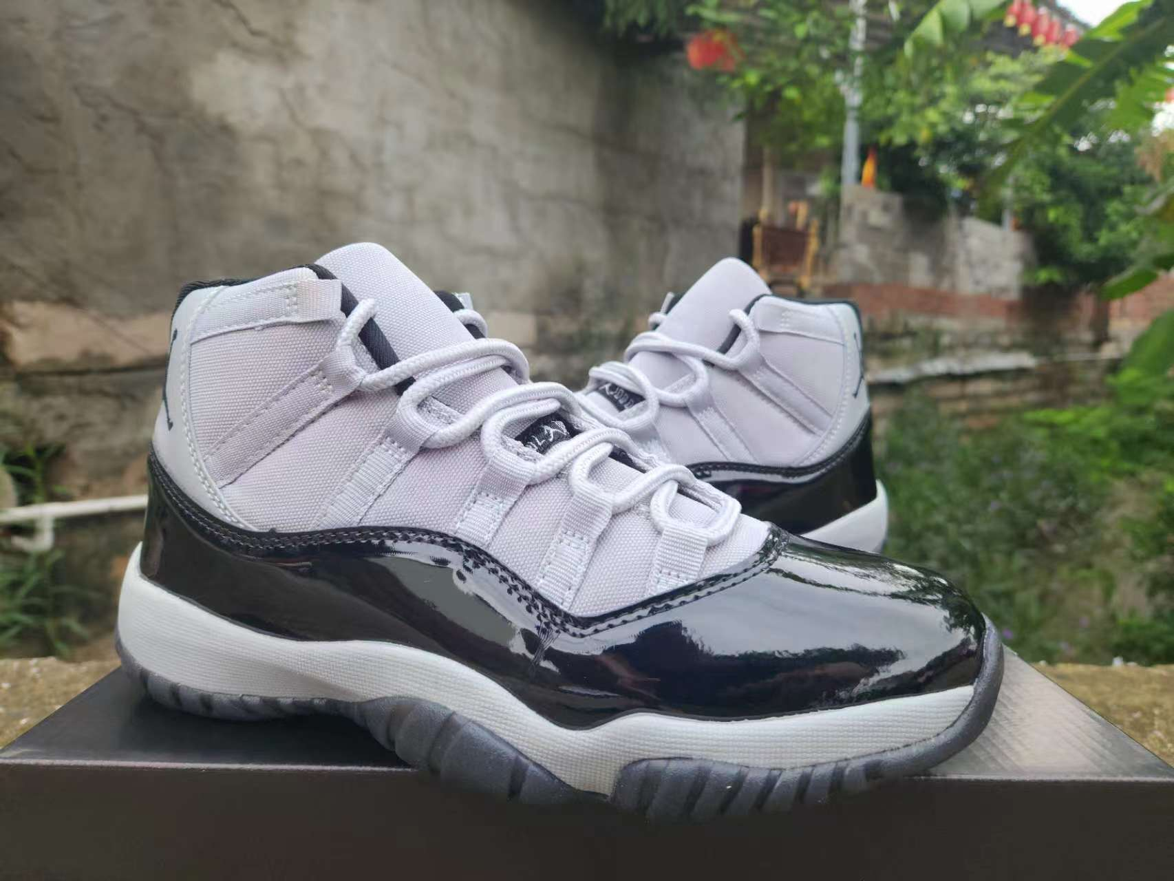 Jordan 11 Retro High Black Grey