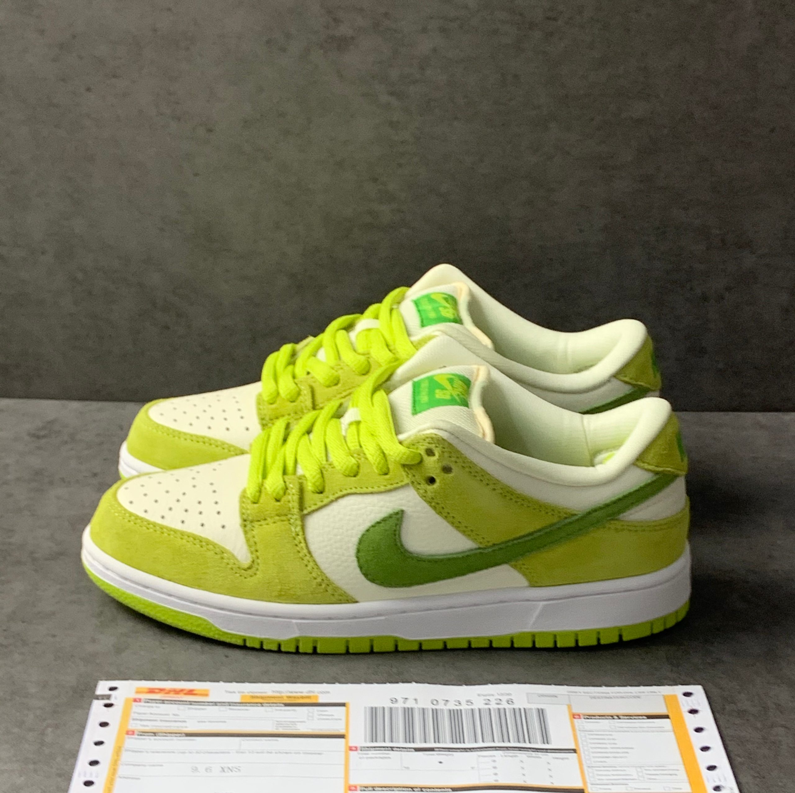 Nike SB Dunk Low Green Apple