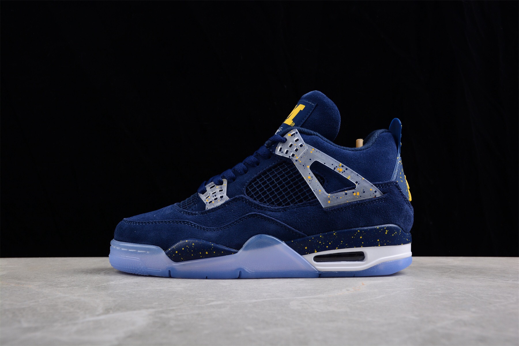 Jordan 4 Retro Michigan PE
