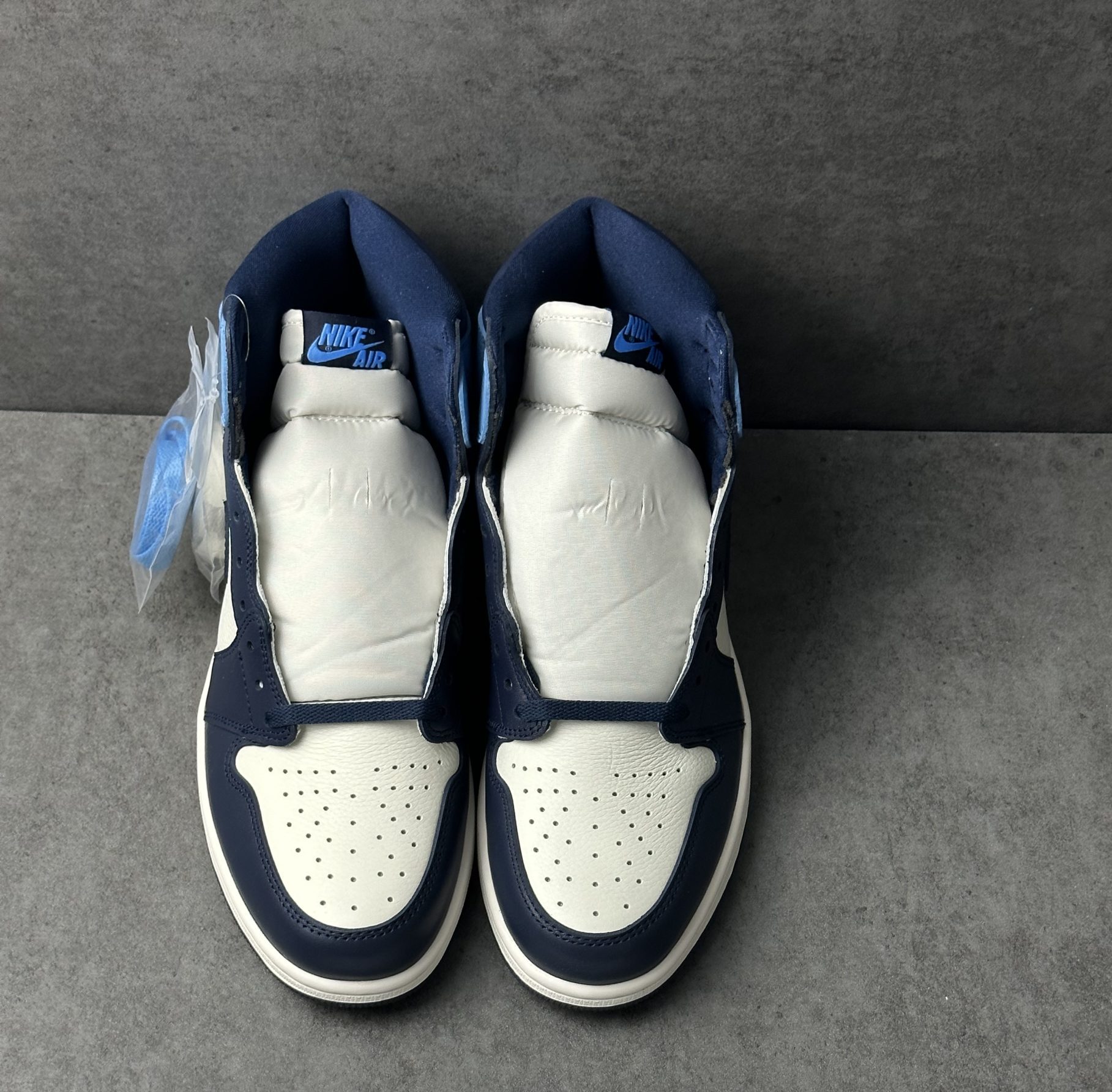 Jordan 1 Retro High Obsidian UNC