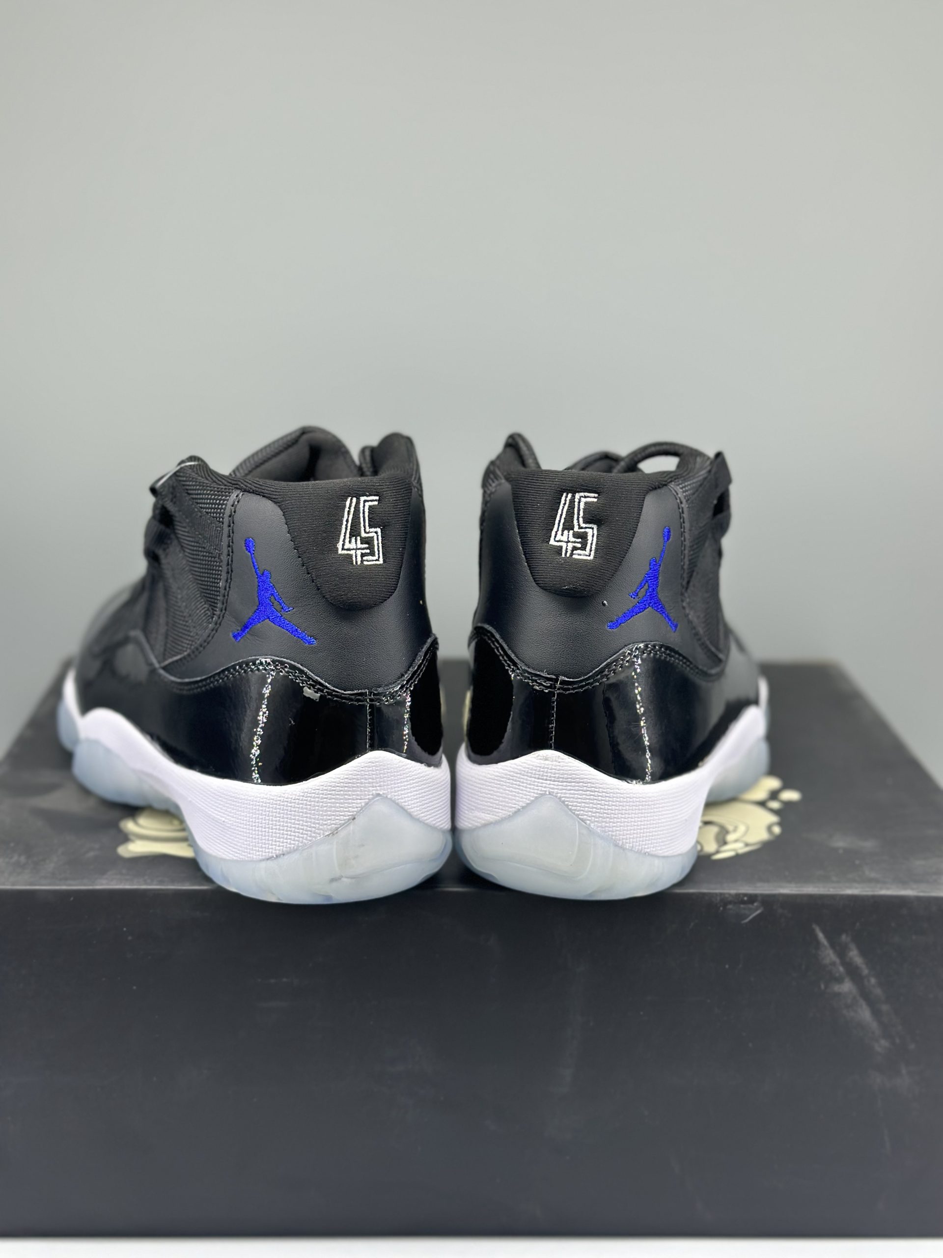 Jordan 11 Retro Space Jam (2016)