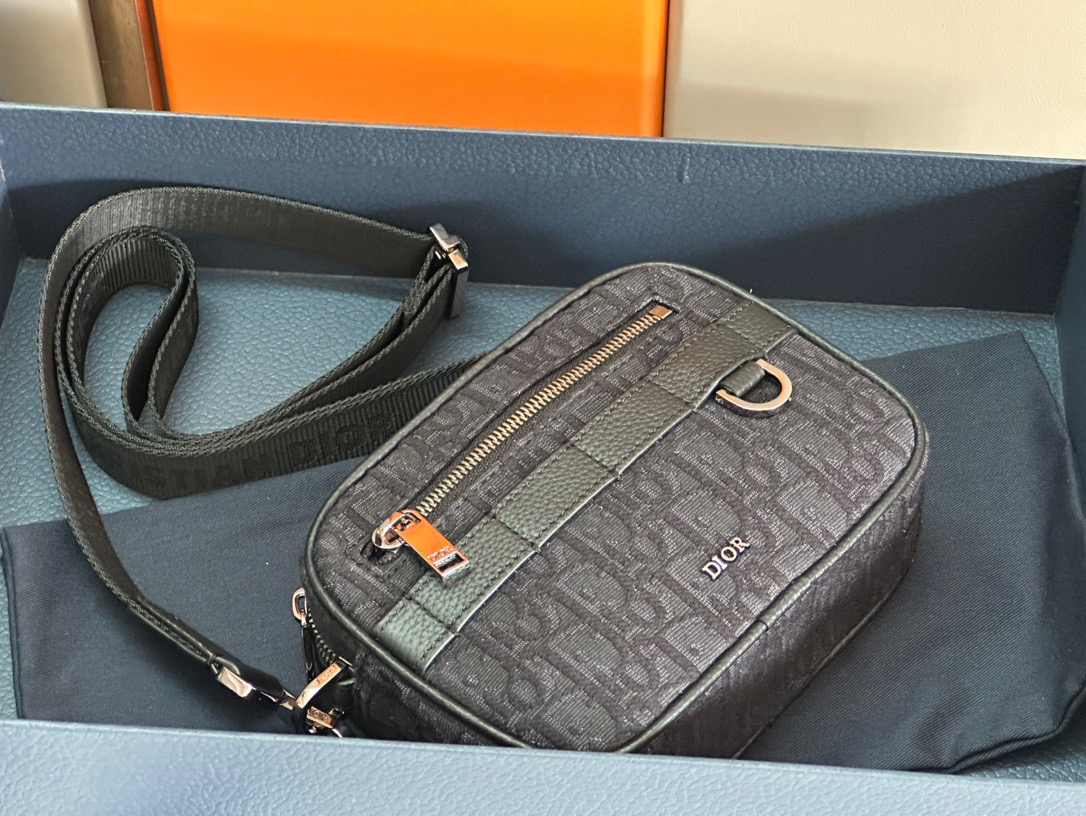 D*or Safari Messenger Bag Oblique Jacquard Black