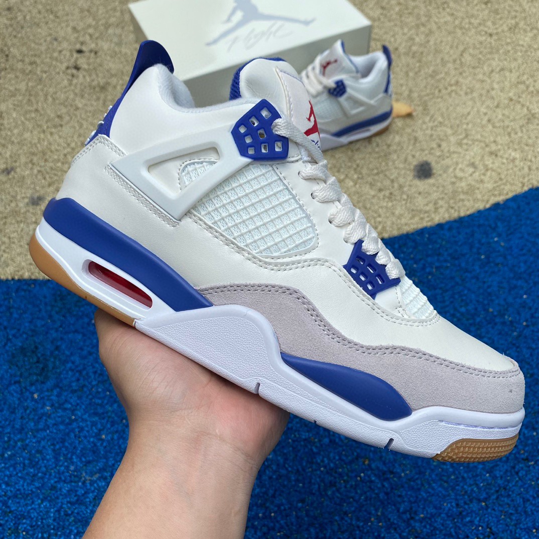 Air Jordan 4 Sapphire