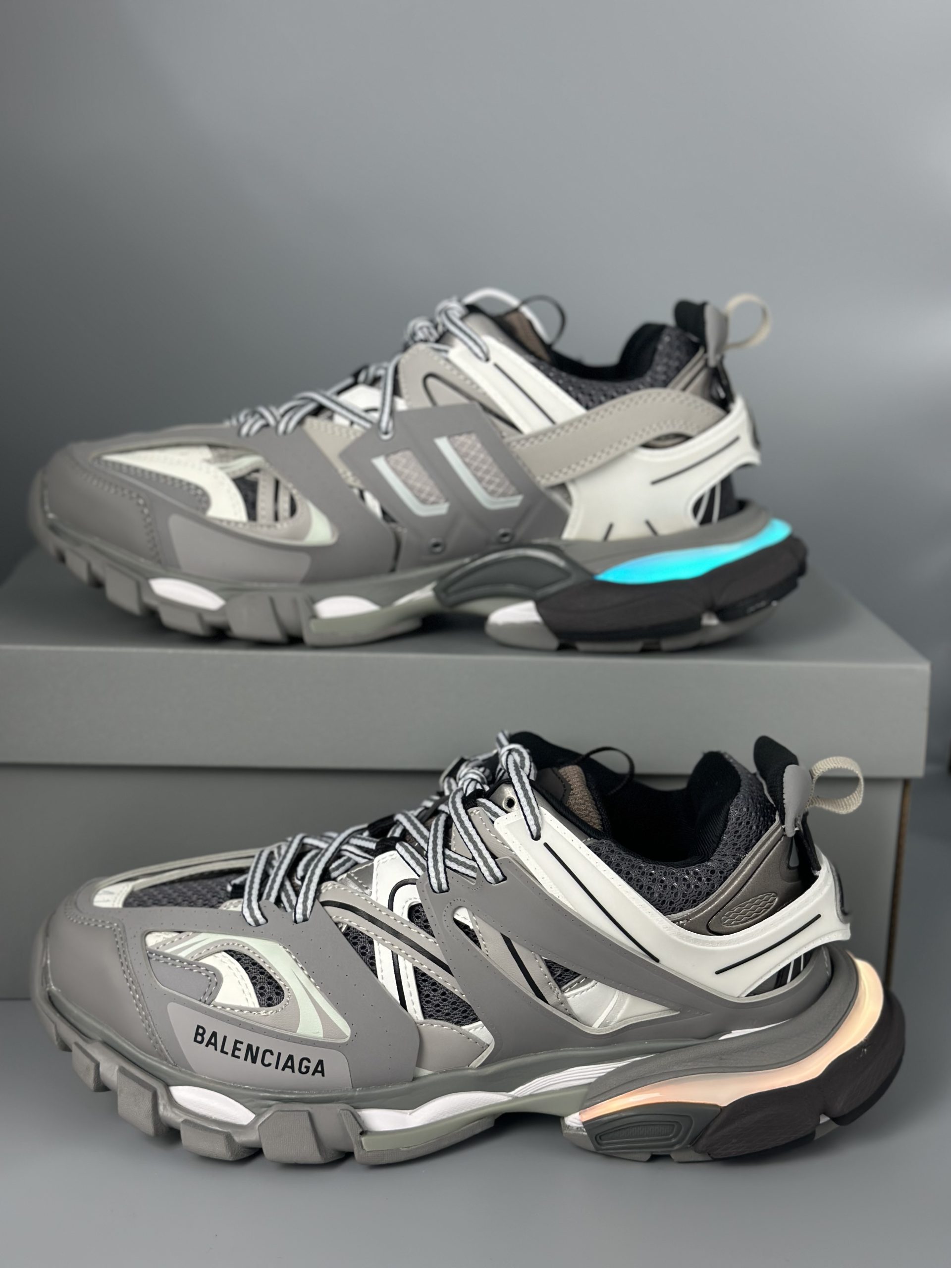 Balenciaga Track Gray Led Track 555032 W1GB7 1214
