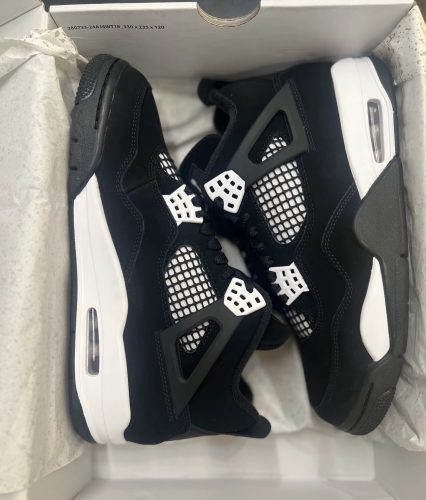 Air Jordan 4 Retro White Thunder FQ8138-001 photo review