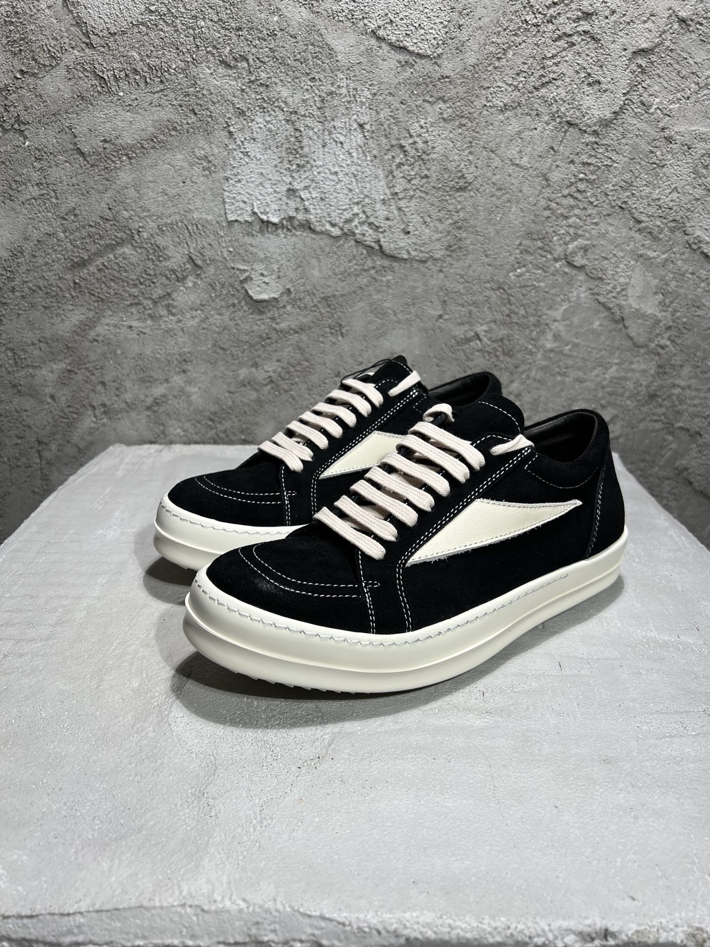 Rick Owens Luxor Vintage Sneaker Black Nubuck RU01D3897 LBKLCO 911
