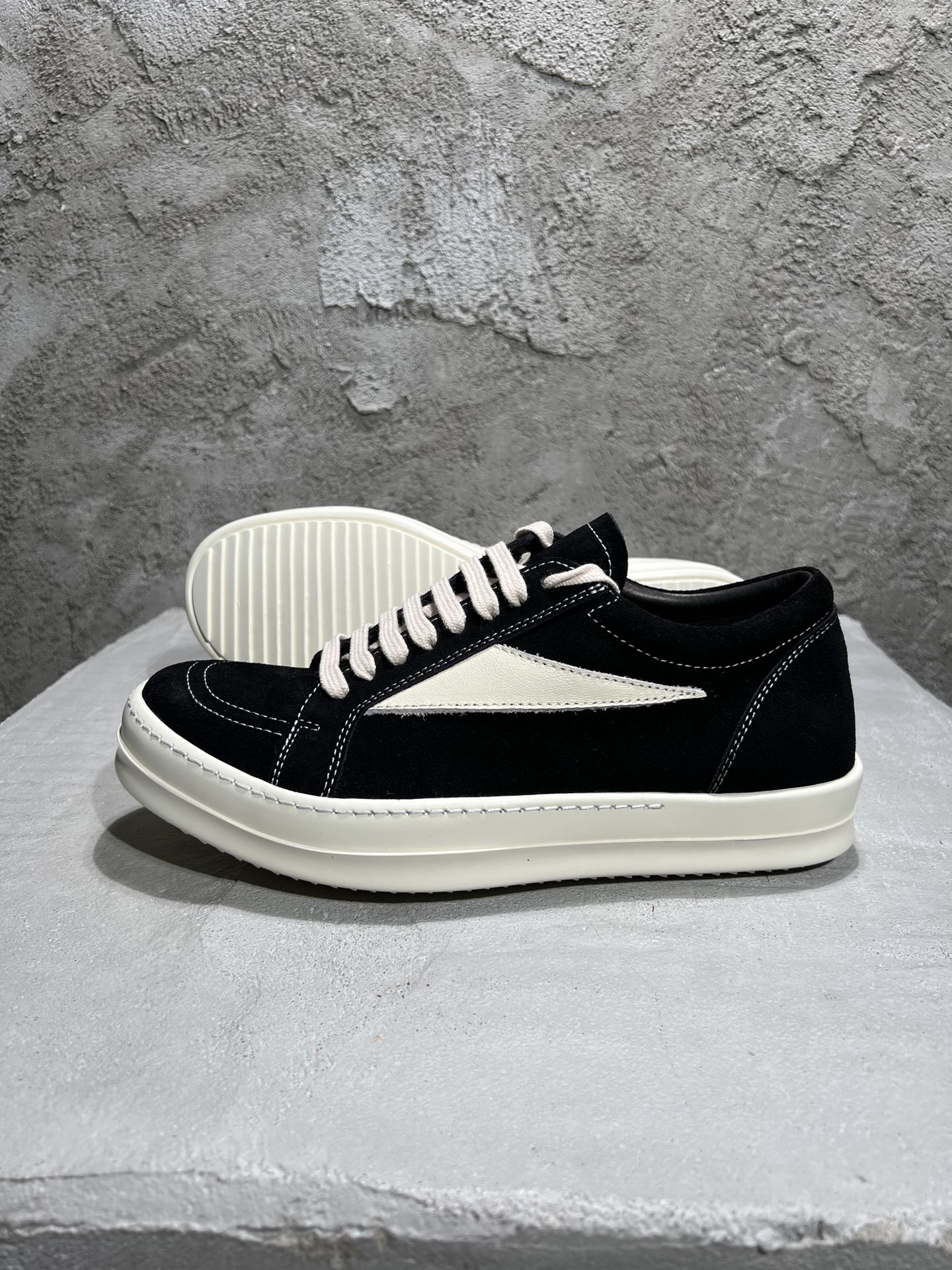 Rick Owens Luxor Vintage Sneaker Black Nubuck RU01D3897 LBKLCO 911