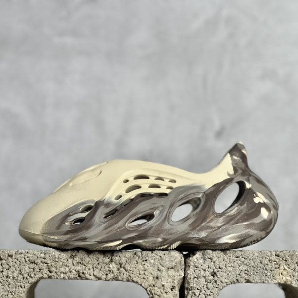 adidas Yeezy Foam RNNR MX Cream Clay GX8774